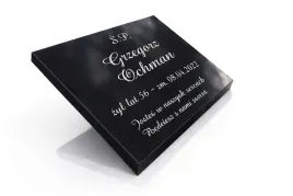 tablica-granitowa-nagrobna-plyta-czarna-35x25cmx2cm-klin-i-napisy-gratis
