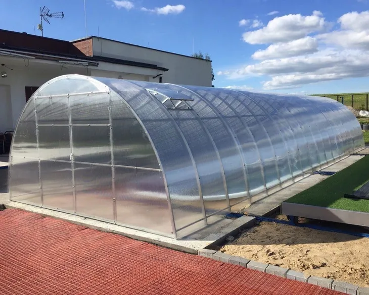 szklarnia-z-poliweglanu-tunel-ogrodowy-4x8-m-profile-40x20-poliweglan-8mm-stan-nowy-wysokosc-produktu-213-cm