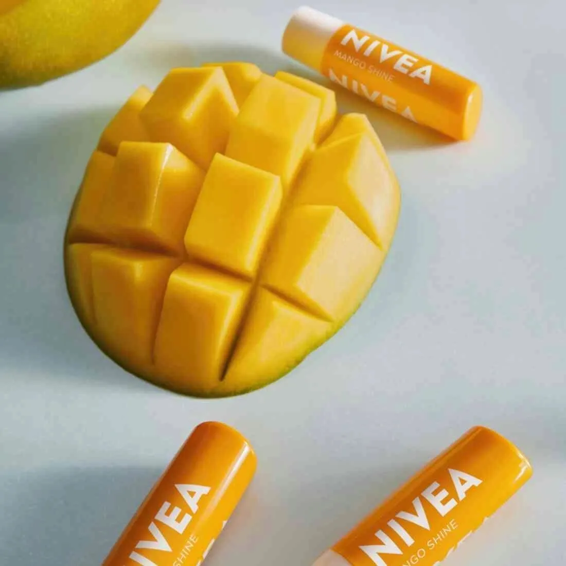 nivea-pielegnujaca-pomadka-do-ust-mango-shine