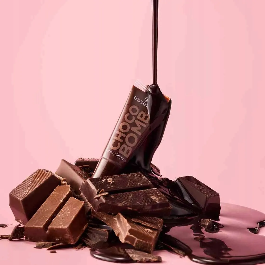 essence-choco-bomb-blyszczyk-do-ust-01-chocoholic