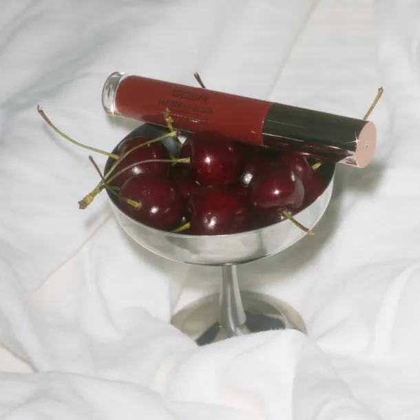 gosh-blyszczyk-do-ust-z-peptydami-005-cherry