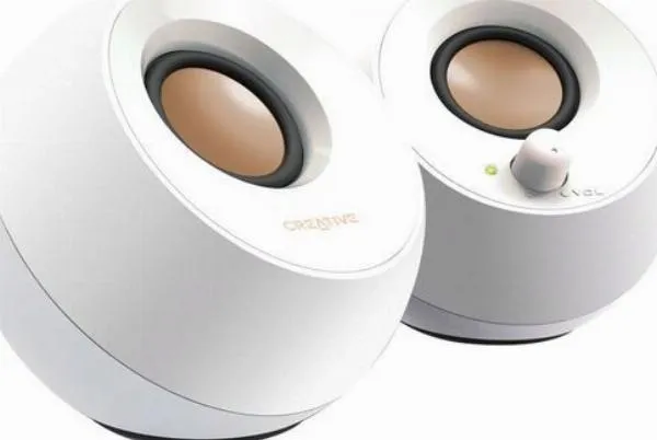 glosniki-komputerowe-creative-pebble-2-0-usb-biale