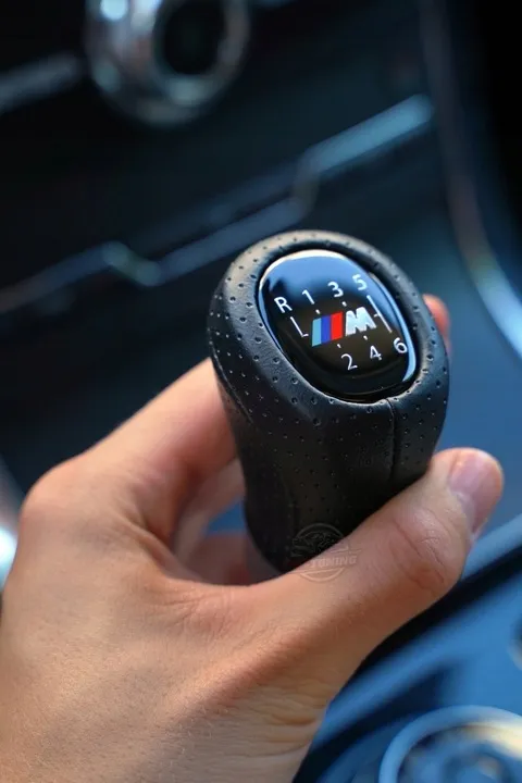 galka-dzwignia-zmiany-biegow-do-bmw-e90-e46-e91-e60-e61-e87-6-biegowa-m