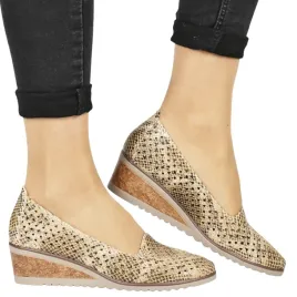 polbuty-azurowe-mokasyny-na-koturnie-potocki-12306-bezowe-wezowe