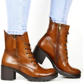 damskie-botki-trapery-na-klocku-potocki-12181-brazowe