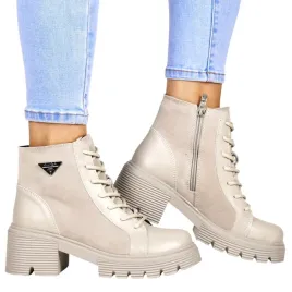 damskie-botki-skorzane-na-traperze-filippo-6495-bezowe