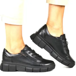 damskie-polbuty-na-koturnie-platformie-potocki-zapinane-na-zamek-19369-czar