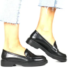 damskie-mokasyny-polbuty-na-plaskiej-podeszwie-potocki-19332-czarne