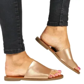 damskie-klapki-na-palec-na-plaskiej-podeszwie-evento-4586-zlote