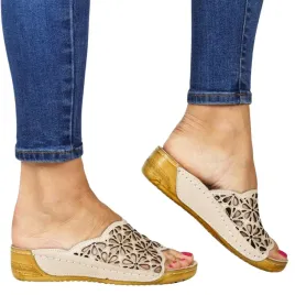 damskie-klapki-skorzane-na-niskiej-koturnie-azurowe-sokolski-225-jasno-szar