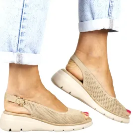 damskie-sandaly-na-koturnie-vinceza-97303-bezowe