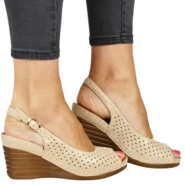 damskie-sandaly-na-koturnie-evento-8921-bezowe