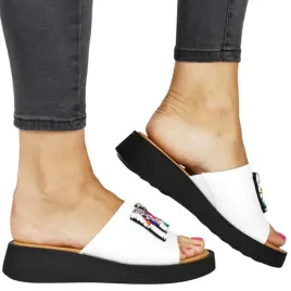 damskie-klapki-skorzane-na-koturnie-vinceza-66623-biale