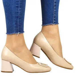 czolenka-polbuty-na-klocku-z-ozdoba-vinceza-58484-bezowe-lakierowane