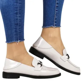 damskie-skorzane-mokasyny-ze-sprzaczka-polbuty-wsuwane-na-plaskiej-podeszwi