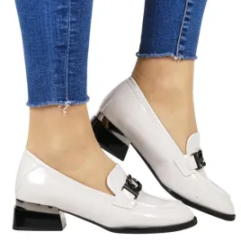 damskie-mokasyny-na-obcasie-polbuty-z-klamra-wsuwane-vinceza-58492-szare-la