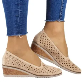 polbuty-azurowe-mokasyny-na-koturnie-potocki-12306-bezowe-zamszowe