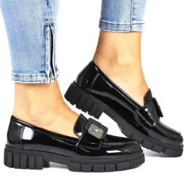 damskie-mokasyny-na-grubej-podeszwie-wsuwane-potocki-12468-czarne-lakierowa