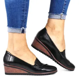 damskie-polbuty-na-koturnie-potocki-12345-czarne