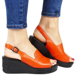 damskie-sandaly-na-koturnie-i-podsuwce-vinceza-58296-czerwone-licowe