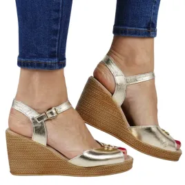 dammskie-sandaly-skorzane-na-koturnie-filippo-6026-zlote