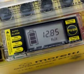 akumulator-do-skutera-motocykla-quada-crossa-motoru-12v-4ah-lcd-wyswietlacz