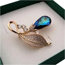zlota-broszka-vitrail-light-crystal-prezent-grawer