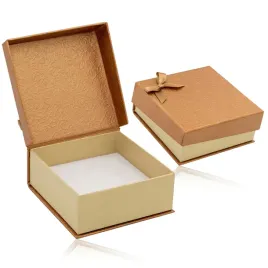ozdobne-pudelko-na-bizuterie-elegancki-desing-zamykane-na-prezent