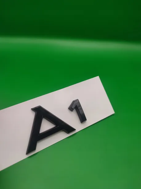 emblemat-znaczek-napis-do-audi-a1-numery-katalogowe-zamiennikow-82a071803