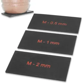 podkladki-plastikowe-dystansowe-poziomujace-pod-meble-rozmiar-m-4x8-czarny