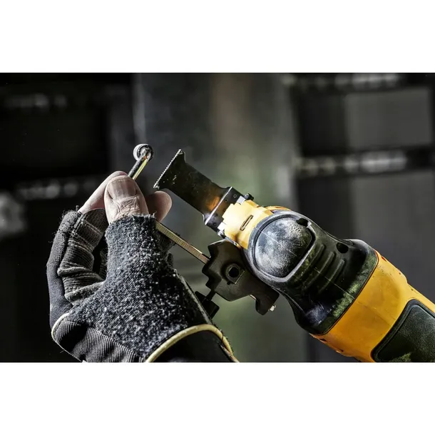 dewalt-dt20701-brzeszczot-do-drewna-multitool-liczba-elementow-w-zestawie-1