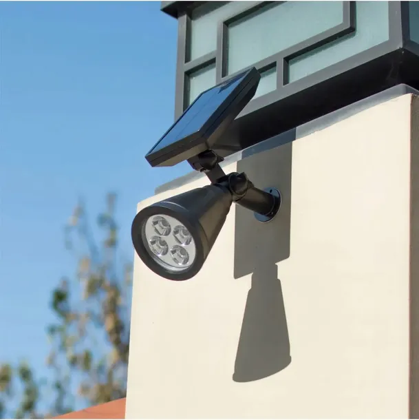 lampka-solarna-do-ogrodu-reflektor-wbijany-led-z-czujnikiem-wodoodporny-barwa-swiatla-bialy-zimny