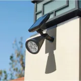 lampka-solarna-do-ogrodu-reflektor-wbijany-led-z-czujnikiem-wodoodporny-barwa-swiatla-bialy-zimny