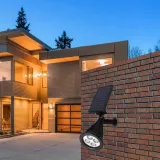 lampka-solarna-do-ogrodu-reflektor-wbijany-led-z-czujnikiem-wodoodporny-klasa-efektywnosci-energetycznej-brak