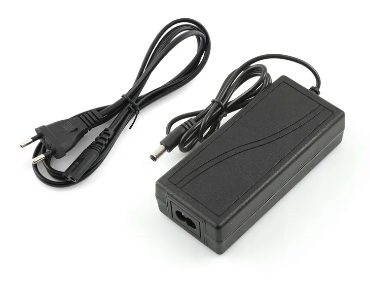 zasilacz-led-12v-dc-wtyczkowy-desktop-6a-72w-do-tasm-led-mono-rgb-stan-opakowania-oryginalne