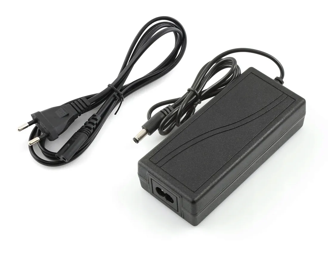 zasilacz-led-12v-dc-wtyczkowy-desktop-6a-72w-do-tasm-led-mono-rgb