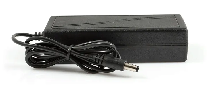 zasilacz-led-12v-dc-wtyczkowy-desktop-6a-72w-do-tasm-led-mono-rgb-kod-producenta-zasilacz-led-72w-6a
