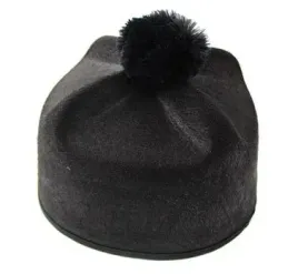 czarna-czapka-biret-biskupa-ksiedza-kaplana