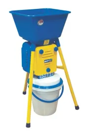 mlynek-do-mielenia-zboza-ziarna-750w-zestaw