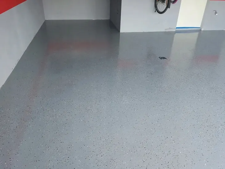 solid-platki-dekoracyjne-do-posadzek-zywic-blue-waga-z-opakowaniem-0-5-kg