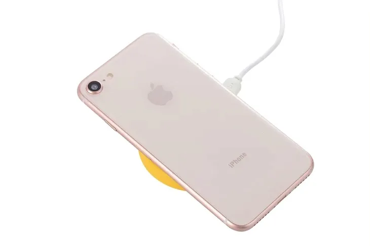 ladowarka-indukcyjna-wireless-charger-qi-do-iphone-napiecie-wyjsciowe-1-v