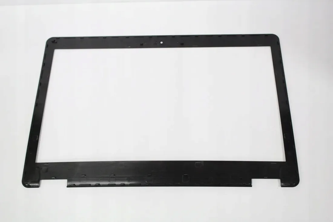 nowa-ramka-matrycy-dell-e5550-kamera