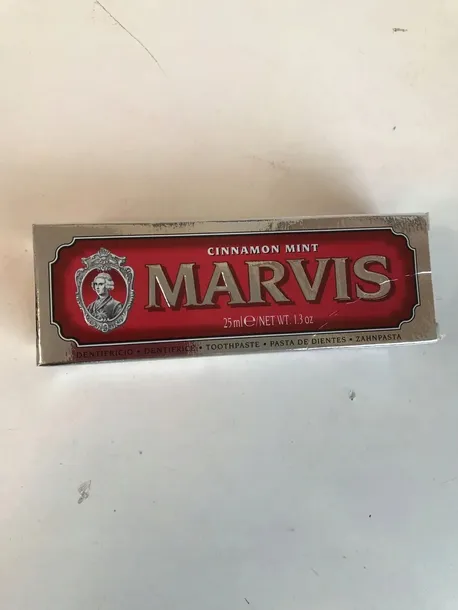 marvis-pasta-do-zebow-cinnamon-mint-25-pojemnosc-25-ml