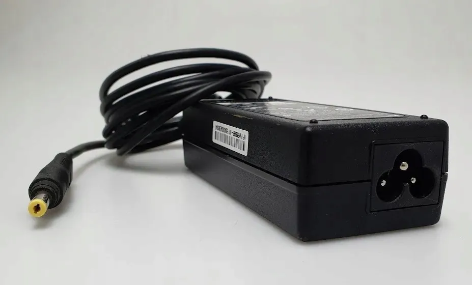 zasilacz-delta-19v-3-42a-65w