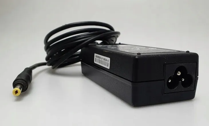 zasilacz-delta-19v-3-42a-65w-marka-bez-marki