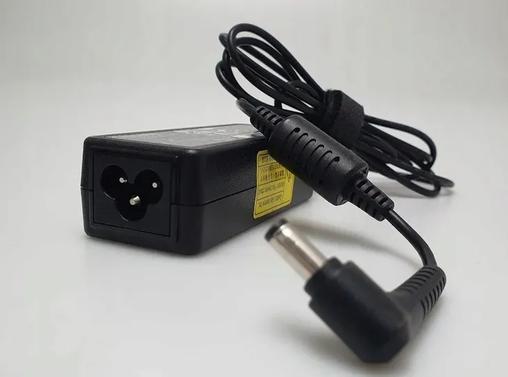 zasilacz-asus-12v-3a-36w-stan-powystawowy-moc-zasilacza-36-w