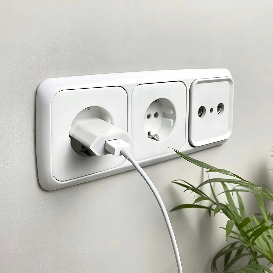 ladowarka-sieciowa-usb-1a-kostka-wtyczka-zasilacz-do-smartwatcha-aparatu-stan-nowy