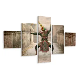 obraz-pentaptyk-mim-w-etnicznym-stroju-3d-250x150