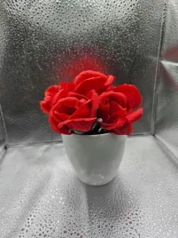 doniczka-z-bukietem-roz-czerwonych