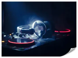 fototapeta-dla-mlodziezy-konsoleta-dj-muzyka-ledy-abstrakcja-3d-450x300